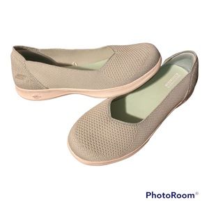 Skechers Gogo Mat Mint Green slip on shoes 9 Wide